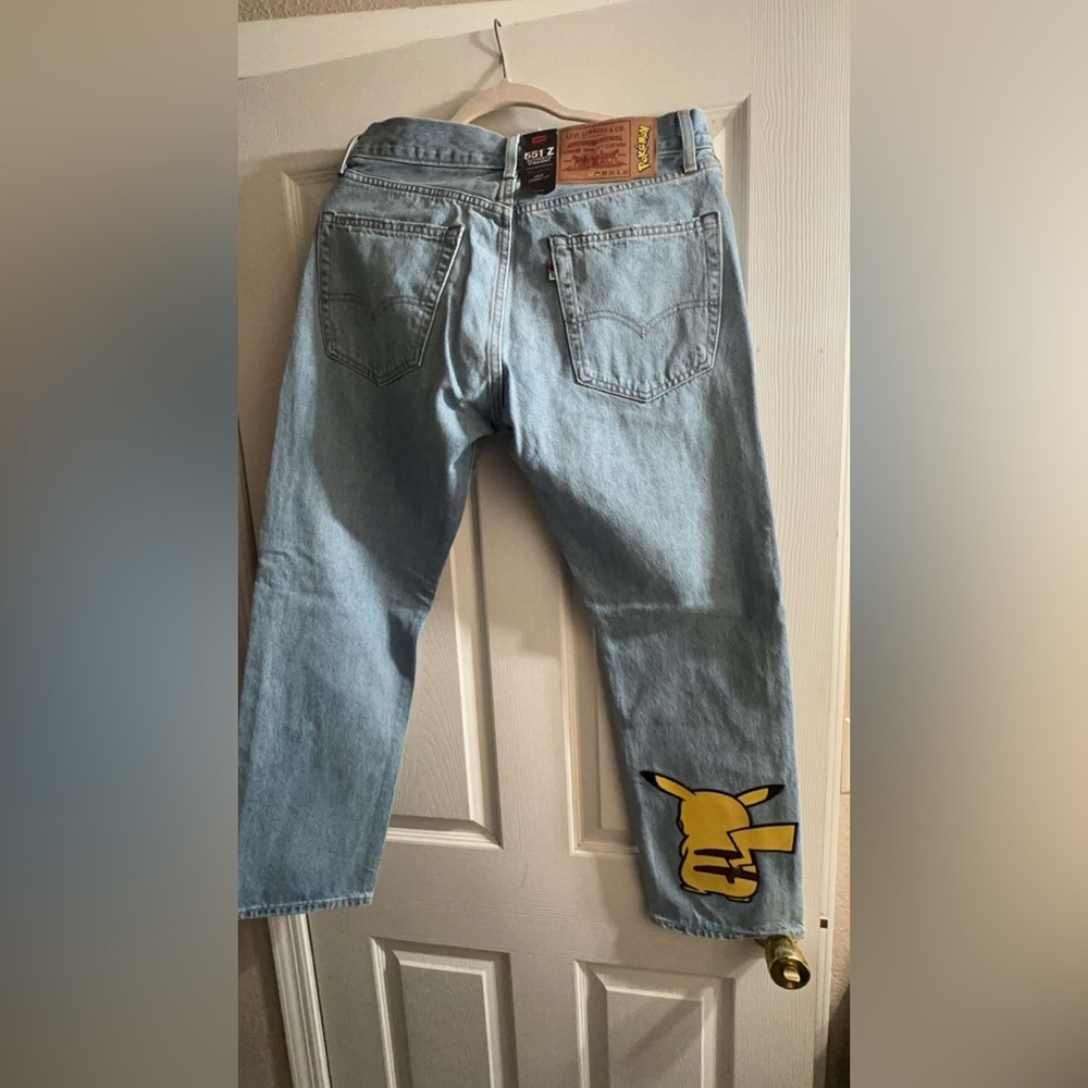 Men’s |Levi’s X Pokémon |NWT 551 Z Authentic Pikachu Loose Straight Jeans; 30x30 - Picture 5 of 6